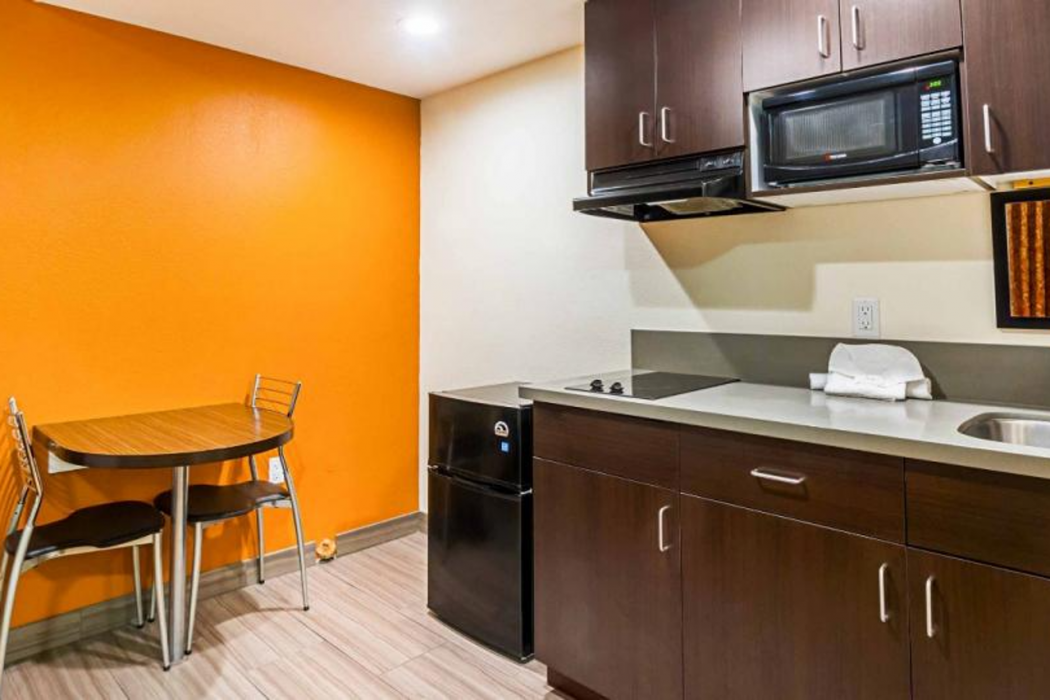 Motel6 Hesperia, CA - East 17/34