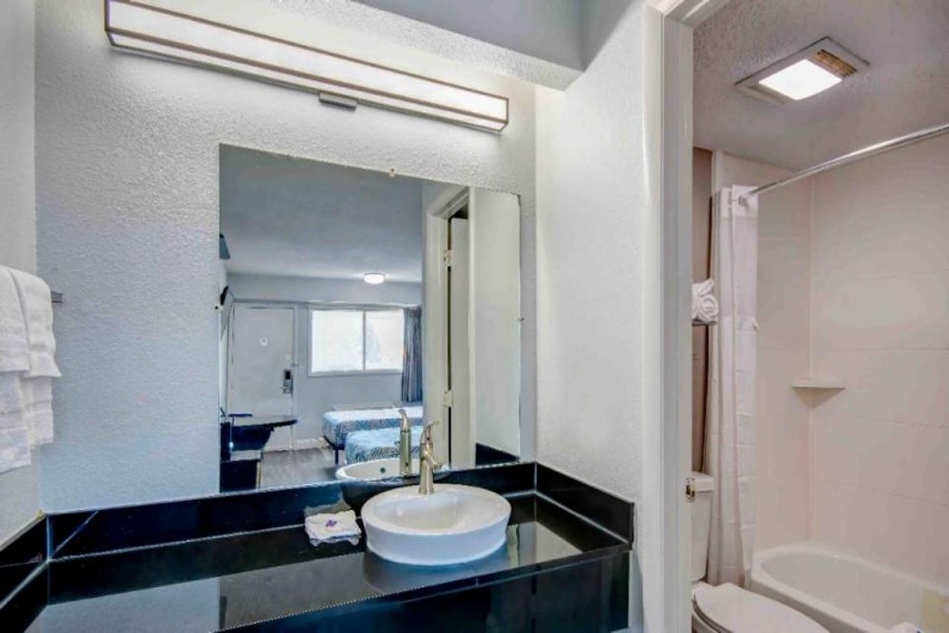 Motel6 Columbus, OH - OSU North 11/43