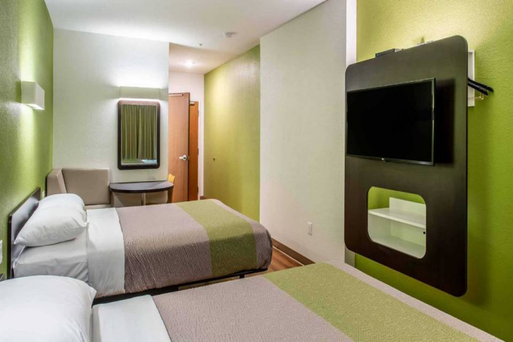 Motel6 Mankato, MN 17/60