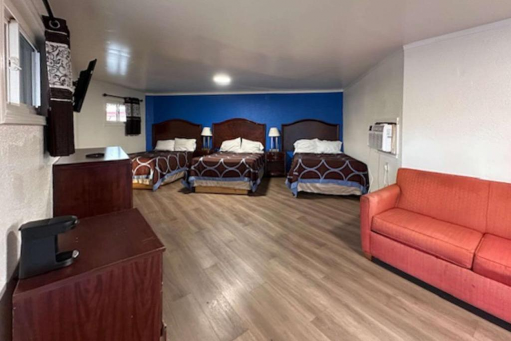 Rodeway Inn Flora, IL 5/14