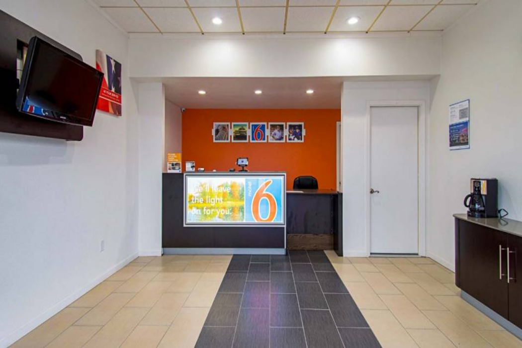 Lobby at Motel6 Alma, AR, ALMA - AR