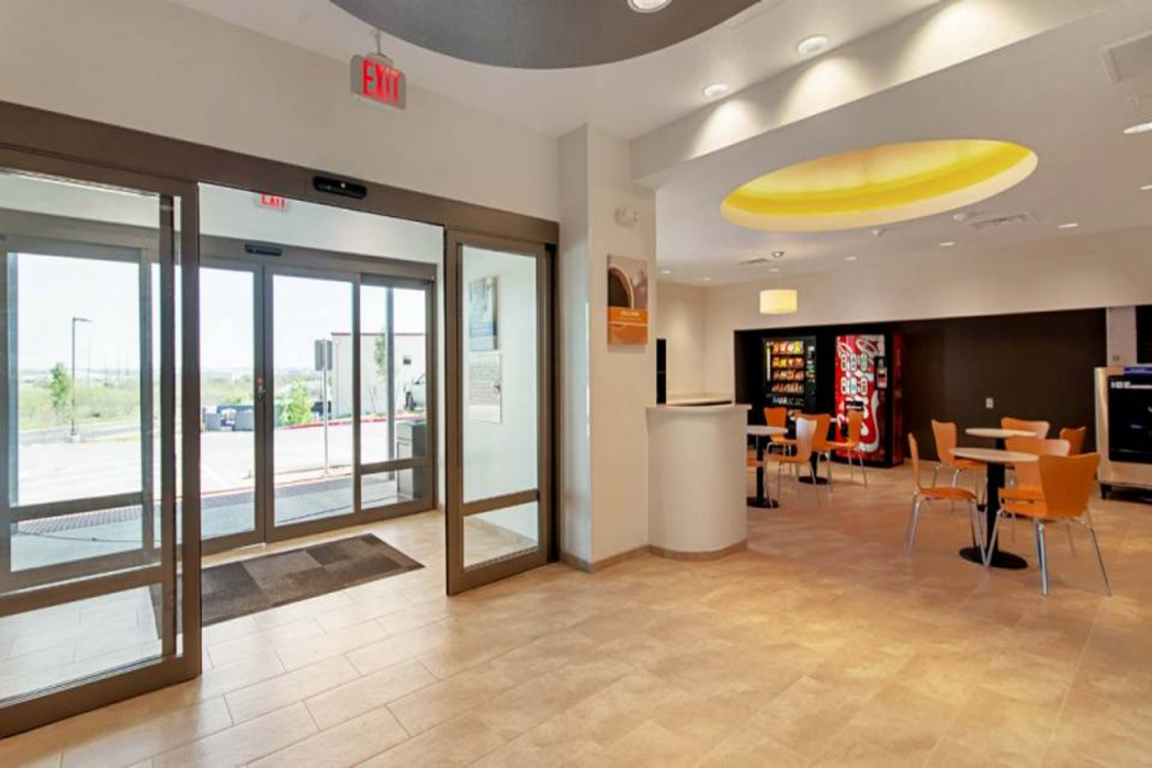 Lobby at Studio6 Austin, TX - Airport, AUSTIN - TX