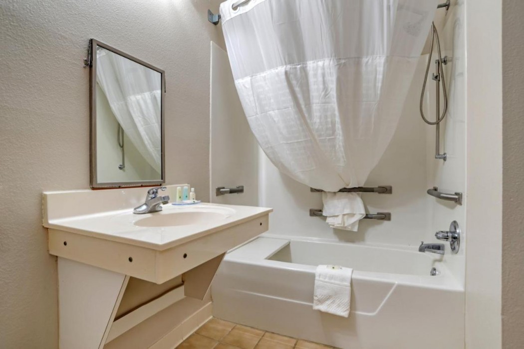 Quality Inn Moultrie GA 13/26