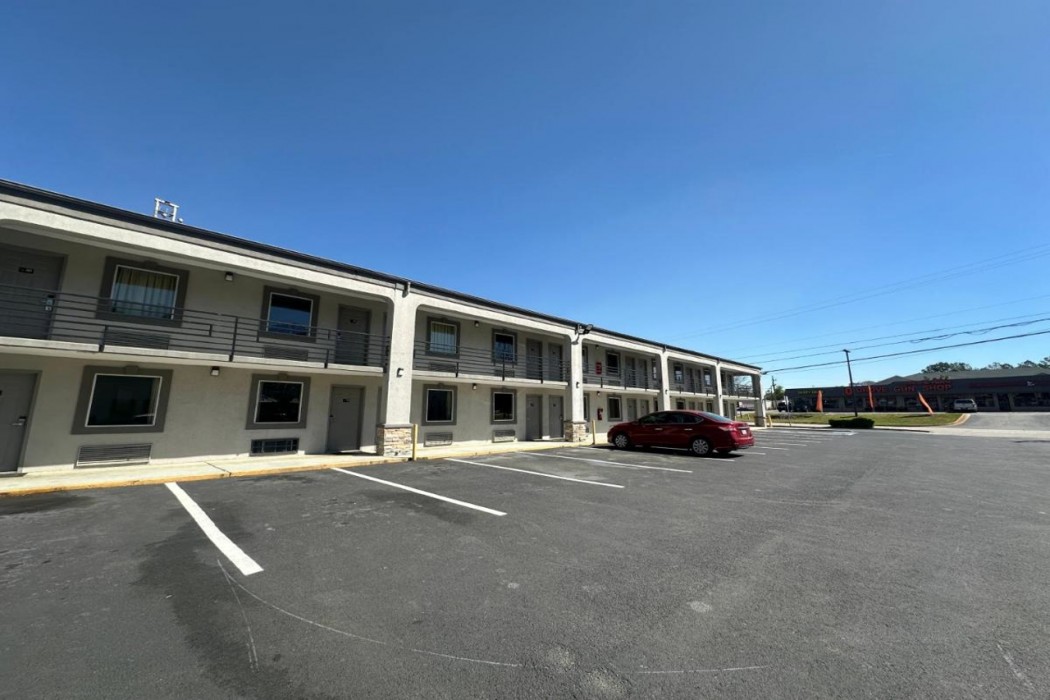 Executive Inn 22/41