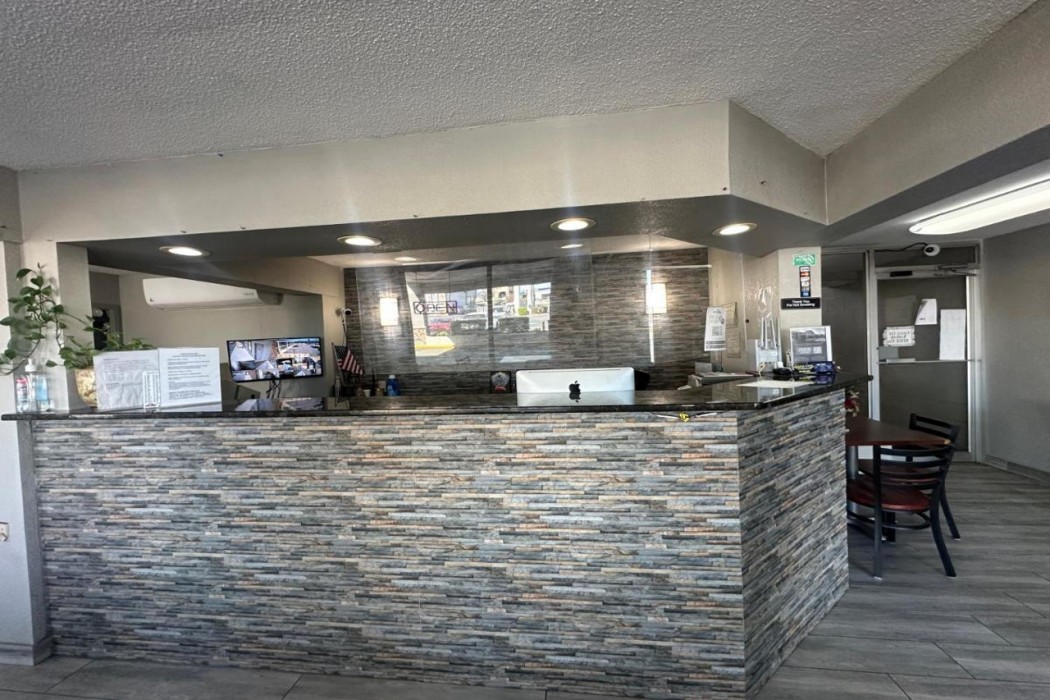 Executive Inn 4/41