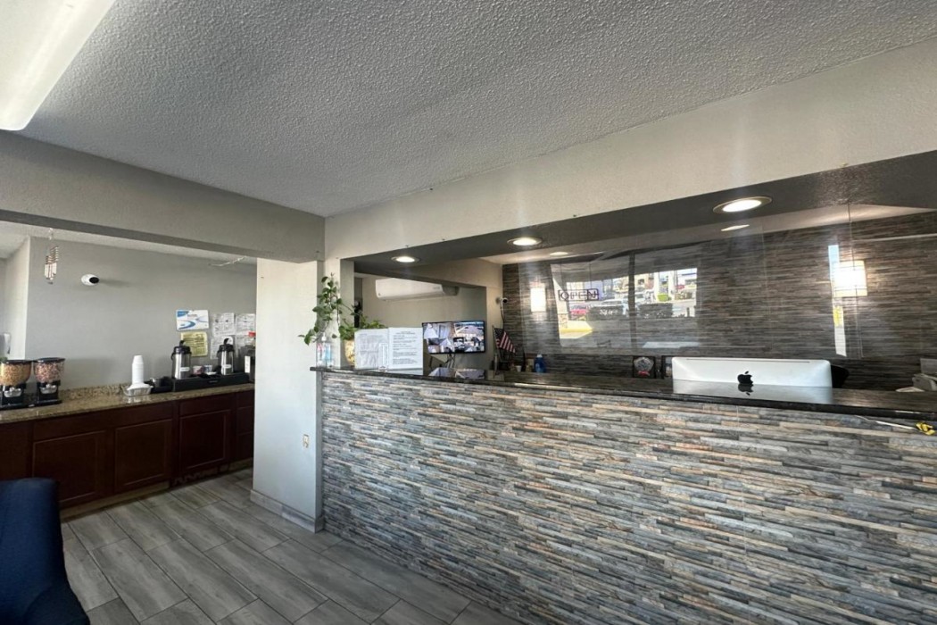 Executive Inn 3/41
