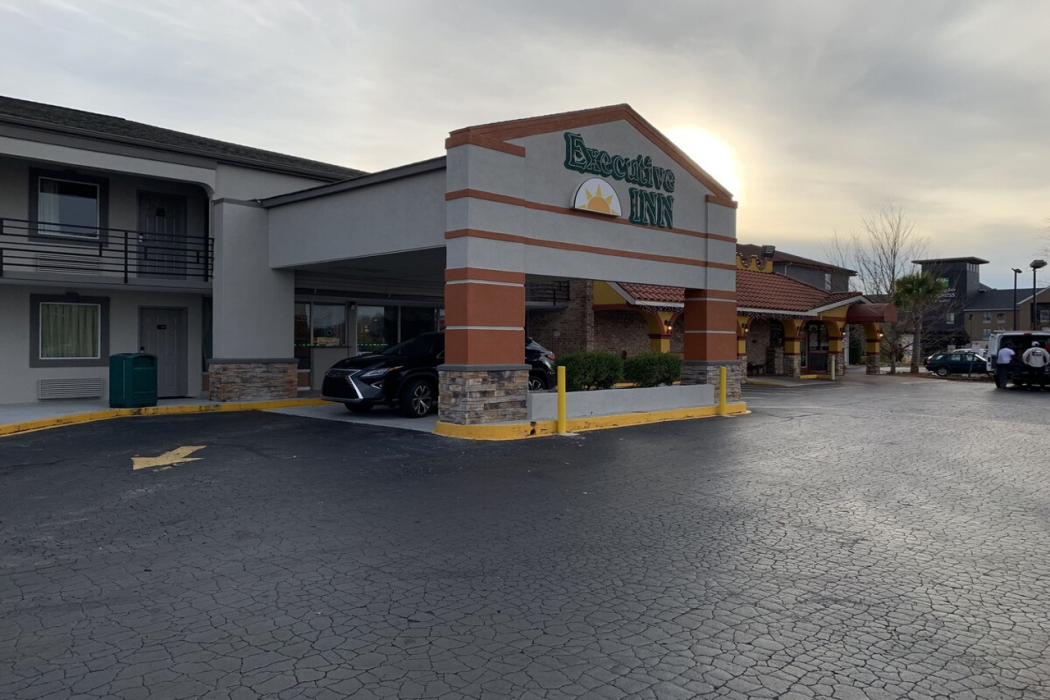 Executive Inn 2/41
