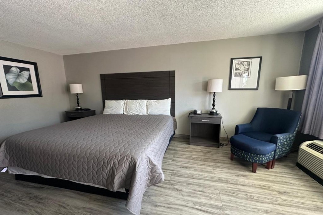 Executive Inn 10/41