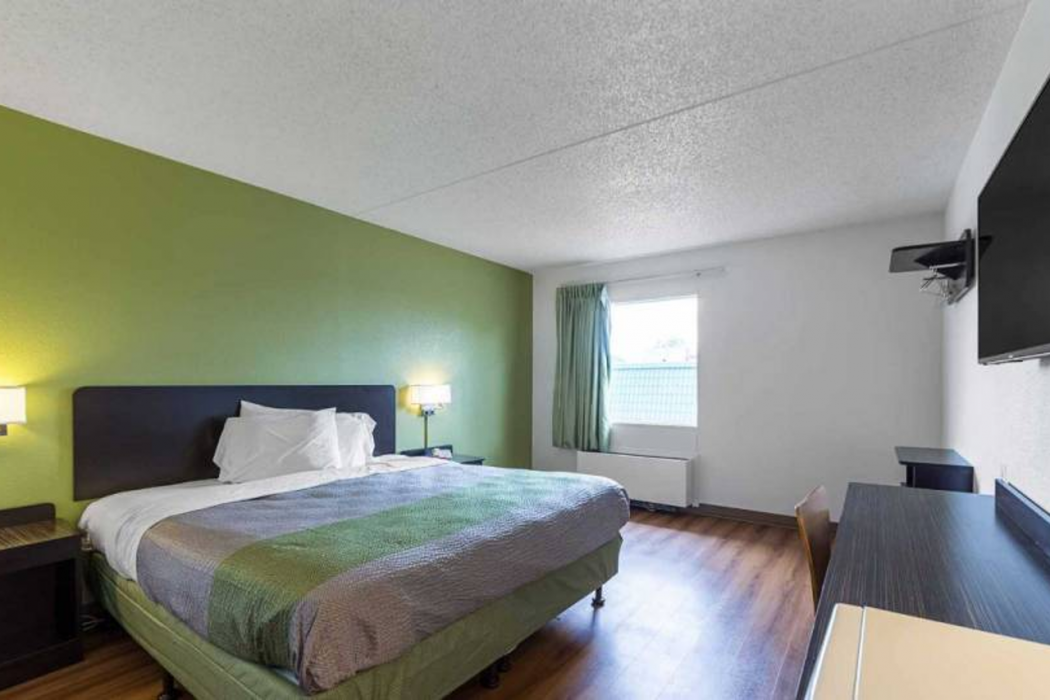 Motel6 Warminster, PA 15/48
