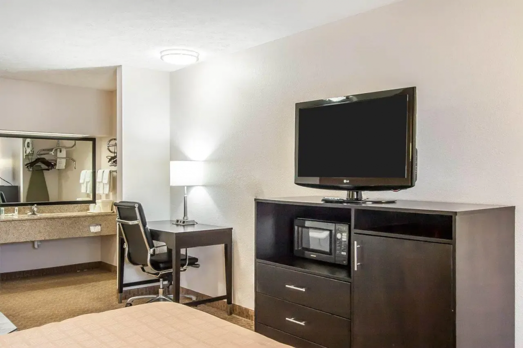 Quality Inn Savannah South 24/40