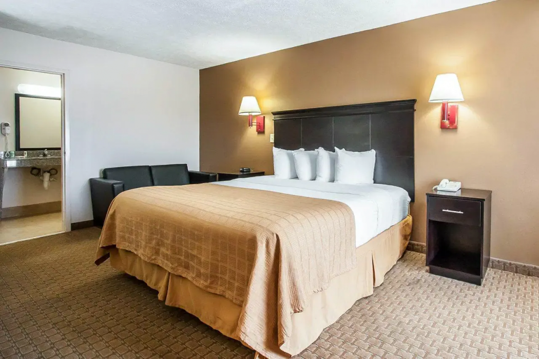 Quality Inn Savannah South 13/40