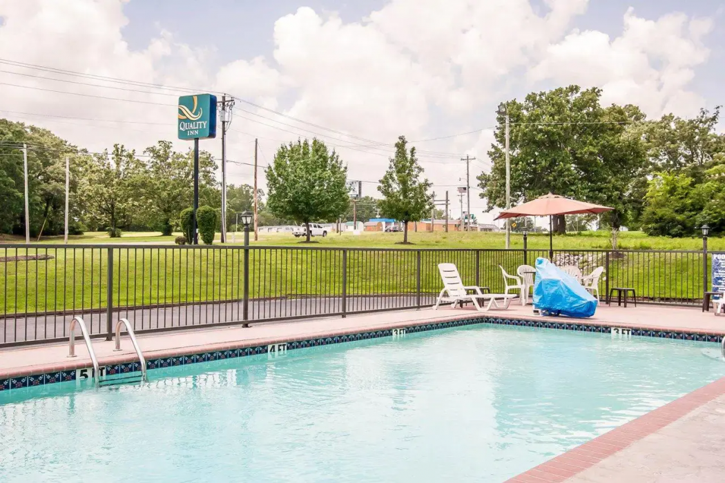 Quality Inn Savannah South 33/40