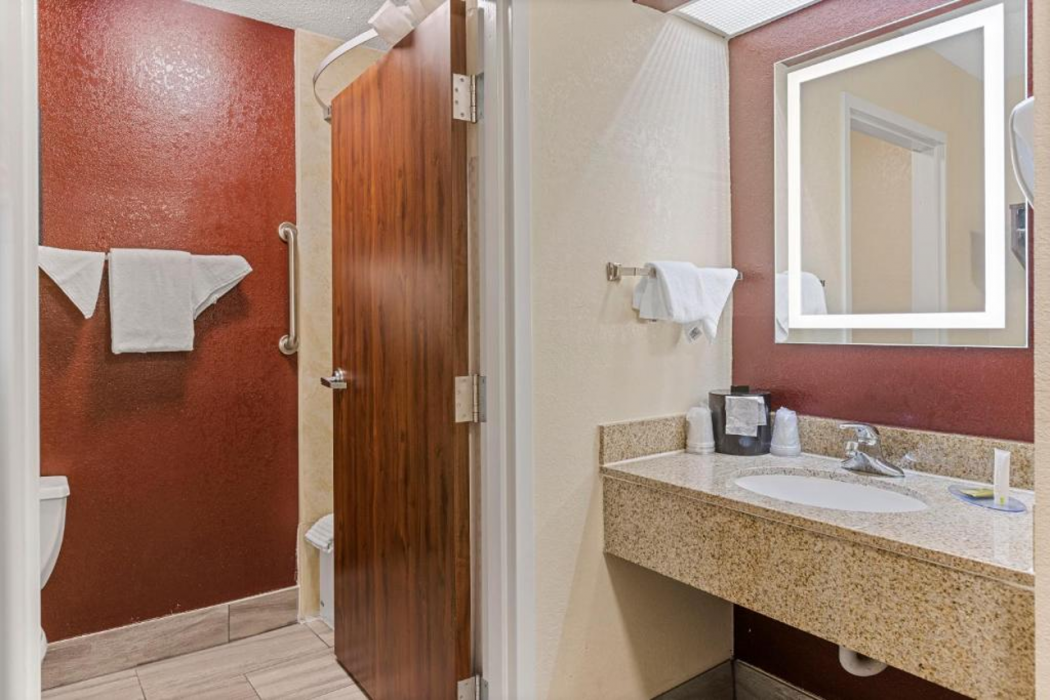 Clarion Pointe Savannah Gateway I-95 10/20