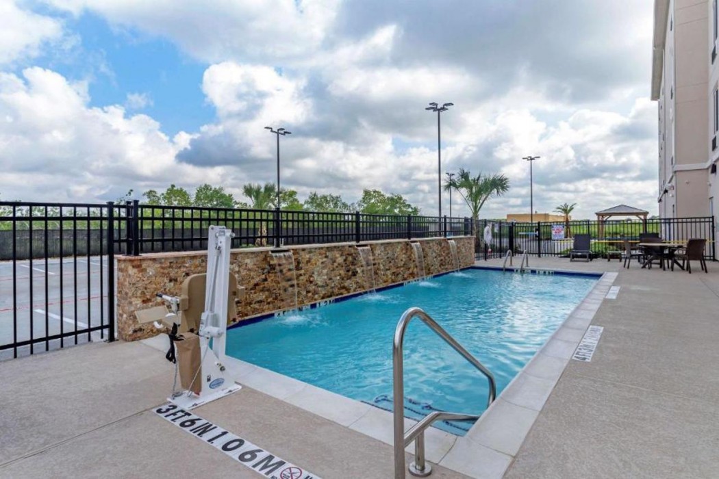 Comfort Inn & Suites Waller TX 21/36