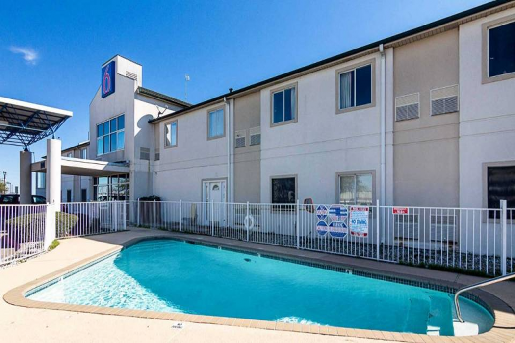 Motel6 Terrell, TX 35/58