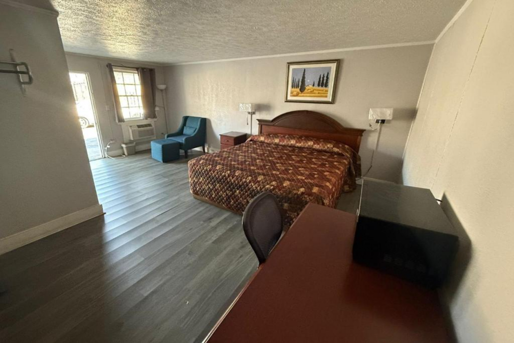 Room at OYO Hotel Economy Inn US-29 Danville, DANVILLE - VA
