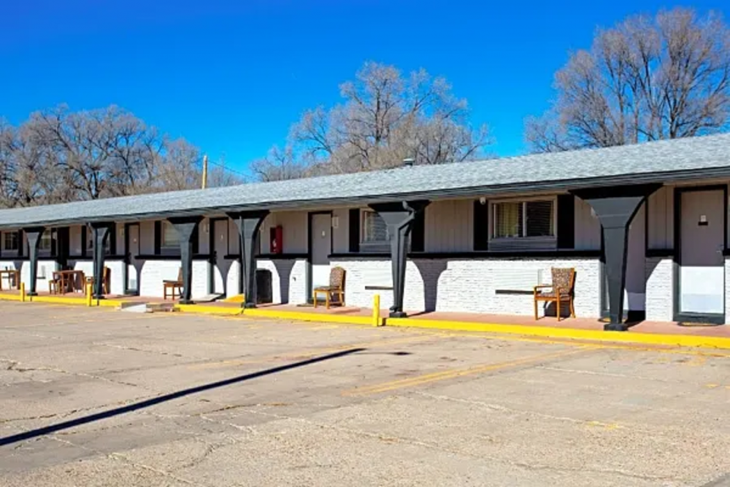 rodeway inn and suites raton