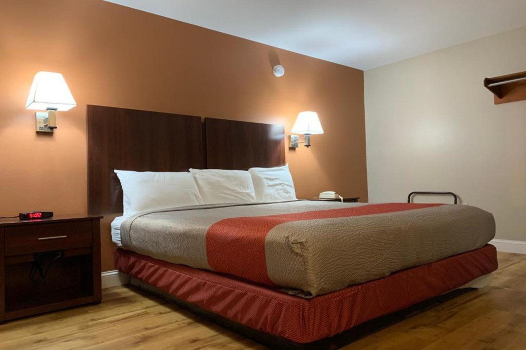 Rodeway Inn Somerset MA 8/57