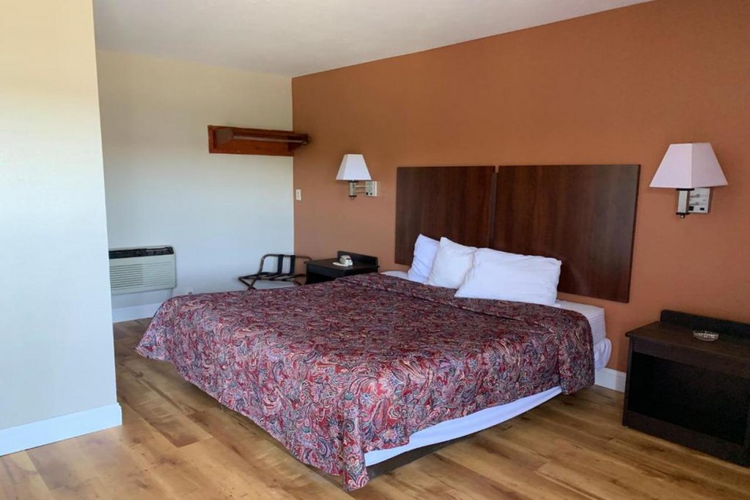 Rodeway Inn Somerset MA 7/57