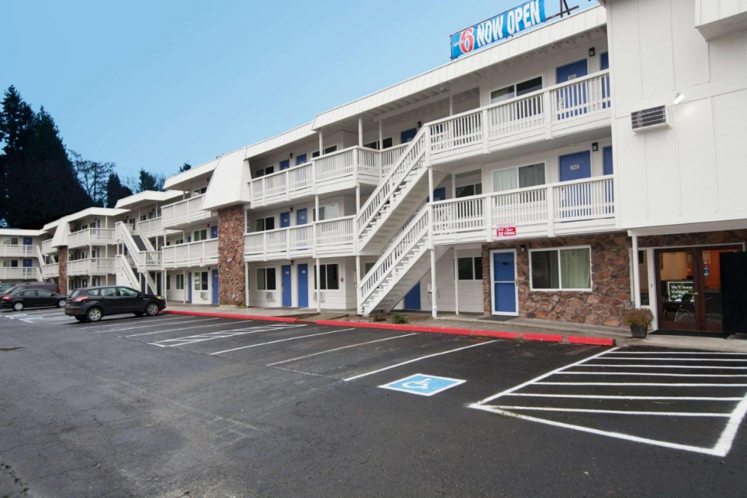Motel6 Bremerton, WA 1/33