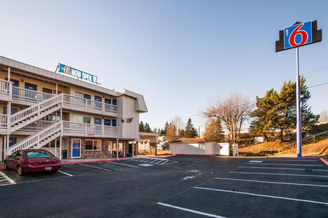Motel6 Bremerton, WA 2/33