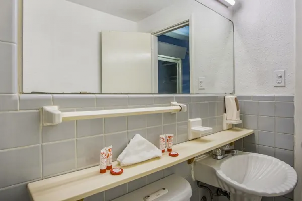 Americas Best Value Inn San Antonio Airport South 14/39