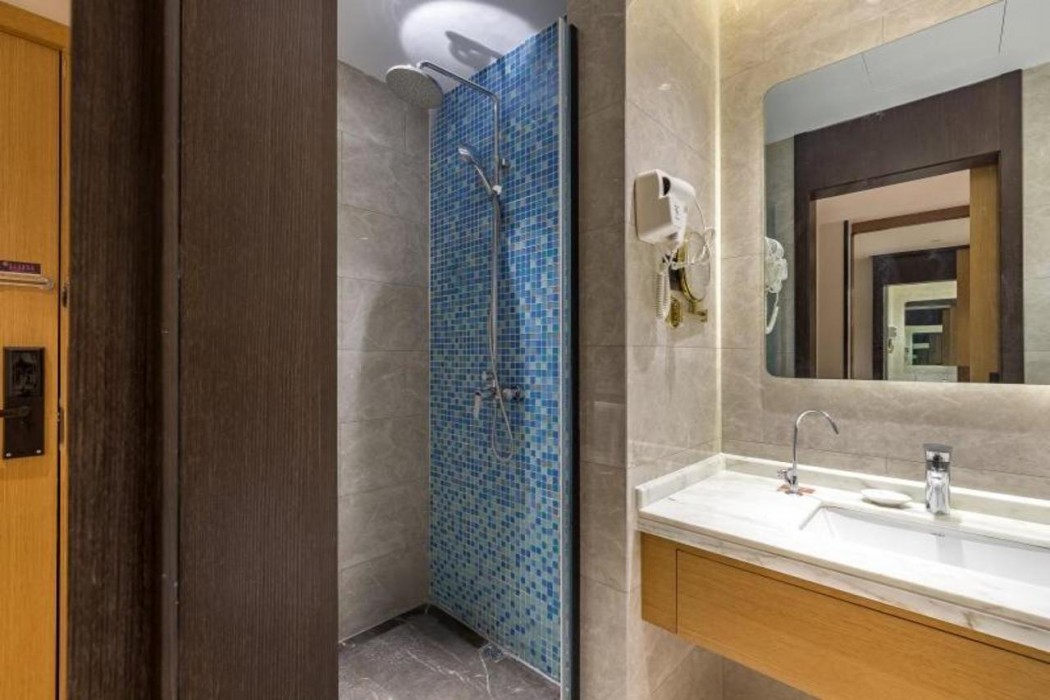 GreenTree Eastern Xuzhou High Speed Railway Station West Exit Station Hotel 24/60