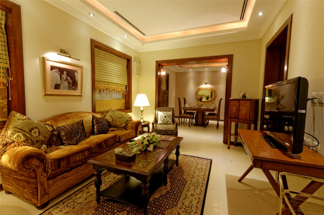 Faletti’s Hotel 12/68