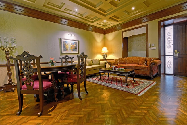 Faletti’s Hotel 13/68