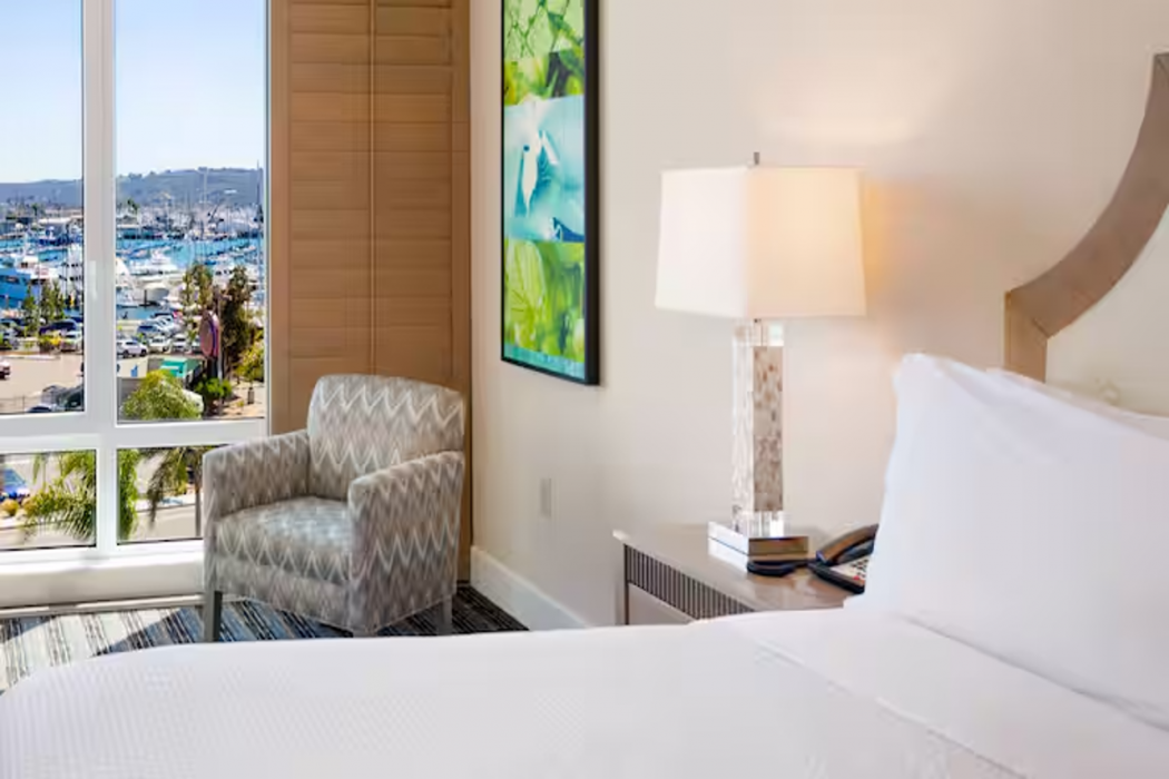 DoubleTree by Hilton San Diego Bayside 8/40