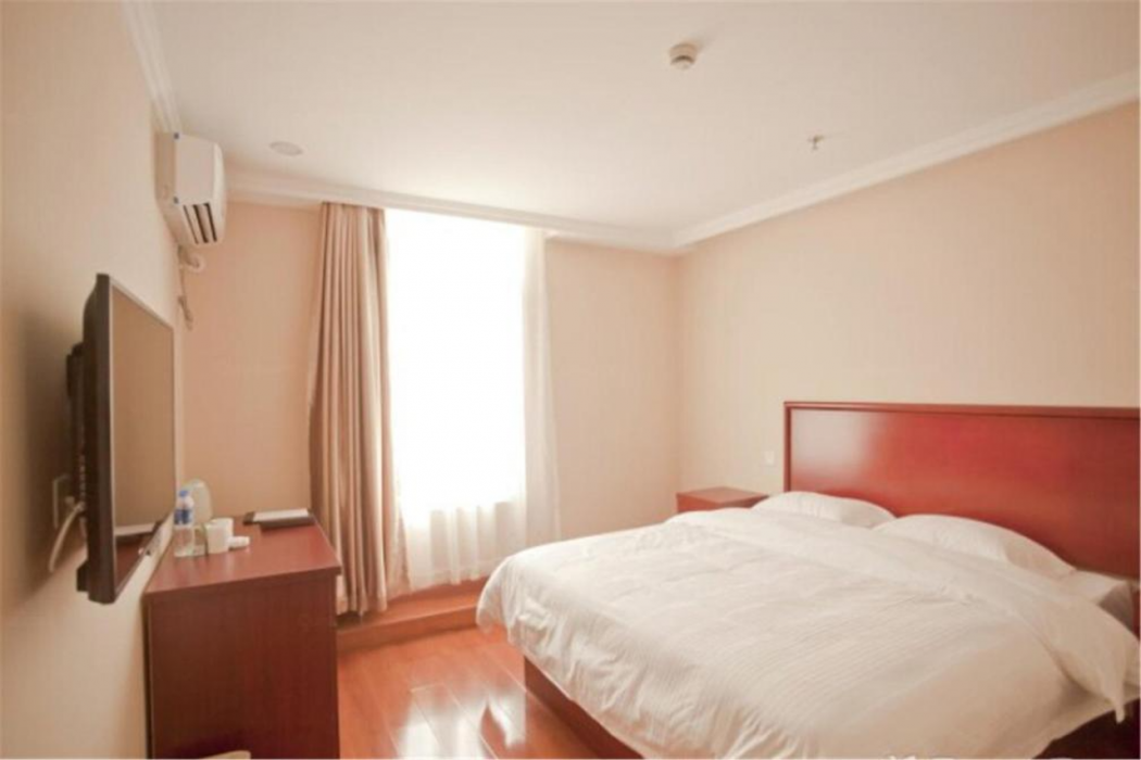 GreenTree Inn Liaoning Dalian Railway Station South Shengli Square Express Hotel 8/35