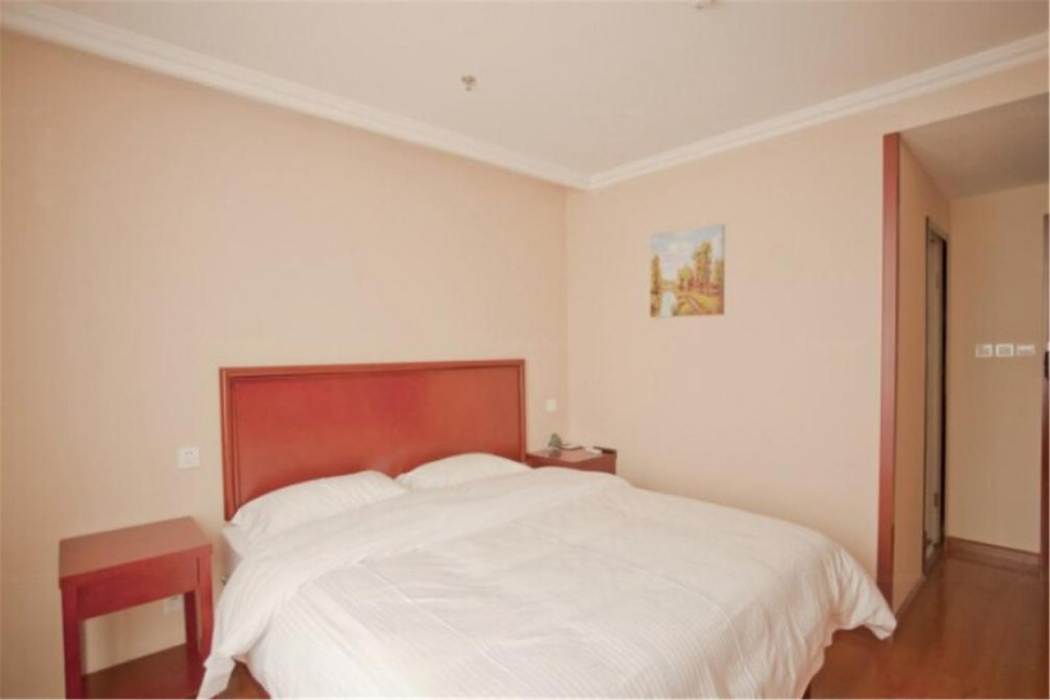 GreenTree Inn Liaoning Dalian Railway Station South Shengli Square Express Hotel 9/35