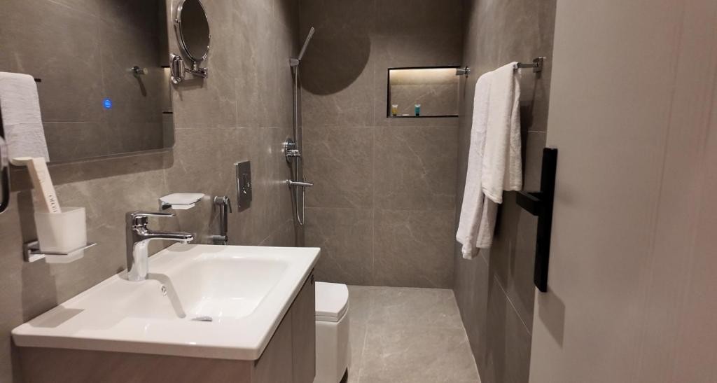 قصر العقيق للوحدات السكنية المفروشة(XYZ Hotel King Fahd Road) 6/29