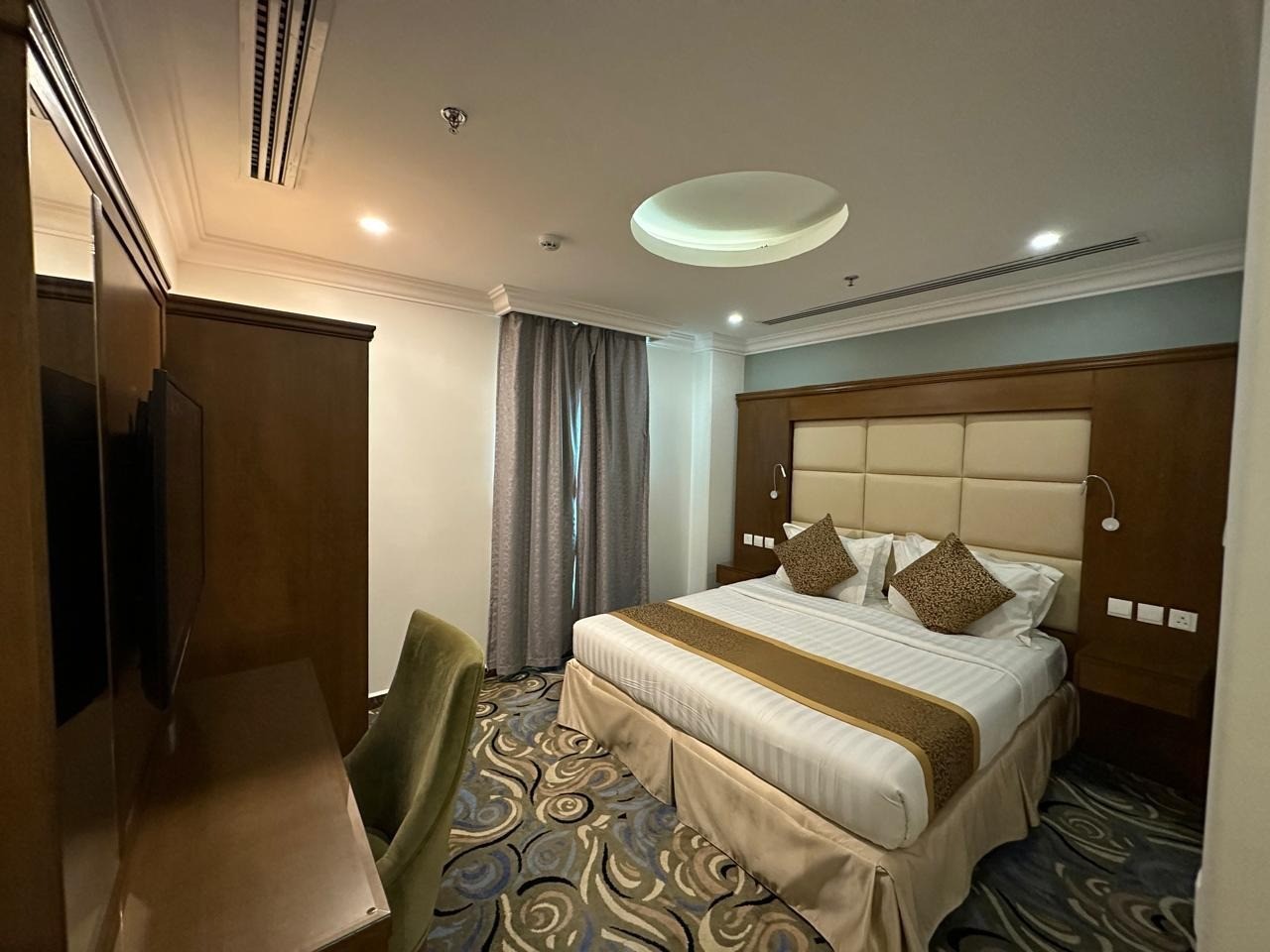 RONA SUITE