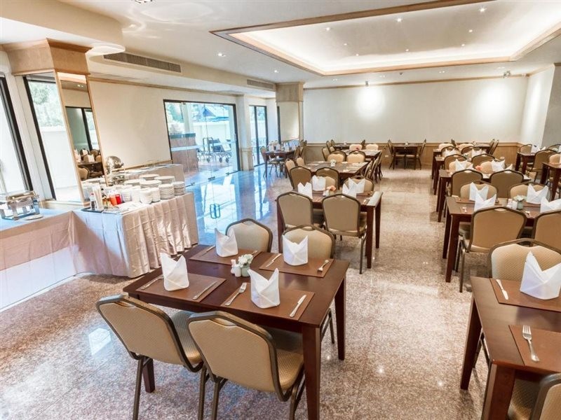 Airport Beach Hotel Phuket 24/41
