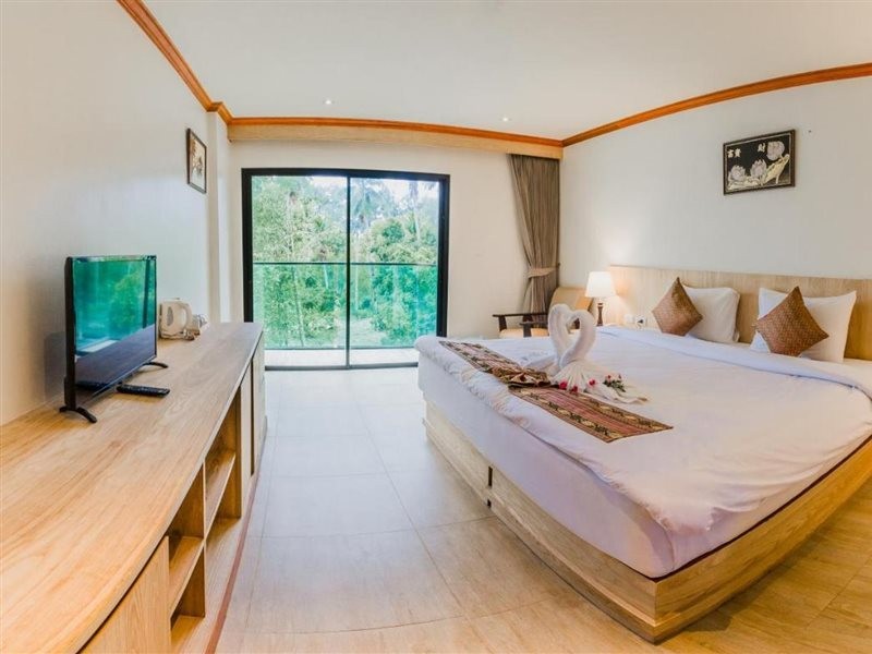 Airport Beach Hotel Phuket 23/41