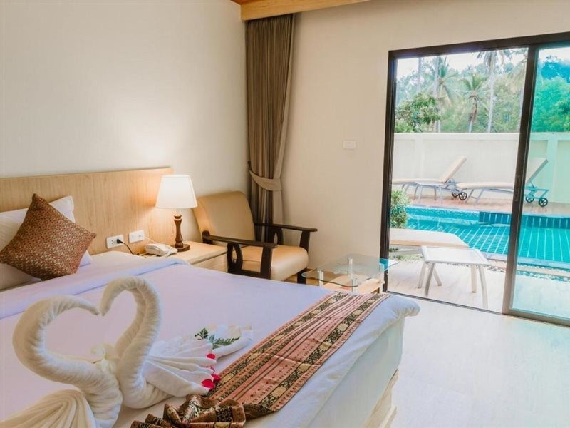 Airport Beach Hotel Phuket 22/41