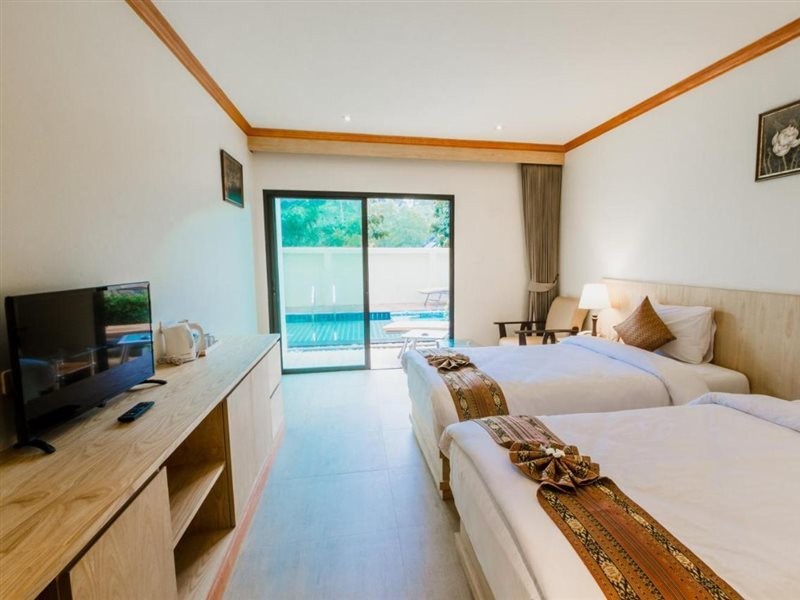 Airport Beach Hotel Phuket 20/41