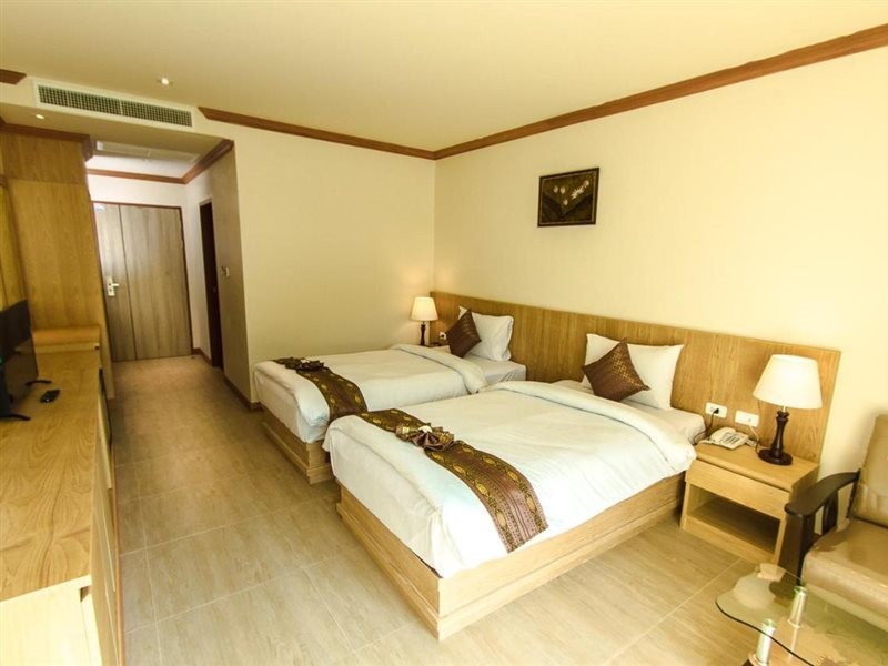 Airport Beach Hotel Phuket 21/41