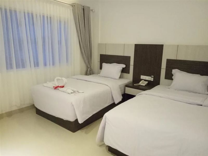 Seventeen Hotel 10/17