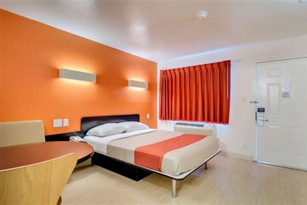 Motel6 Linthicum Heights, MD - BWI Airport 12/27