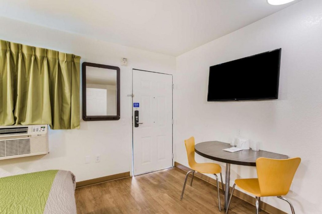 Motel6 Jacksonville, FL - South 11/45