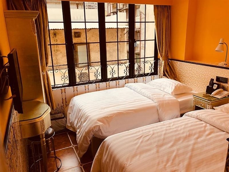 Billion Family Inn 18/25
