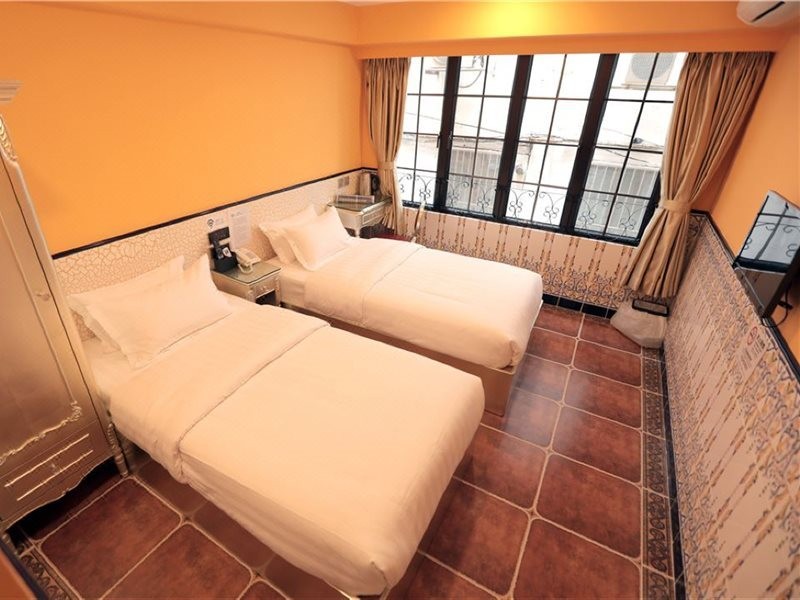Billion Family Inn 15/25
