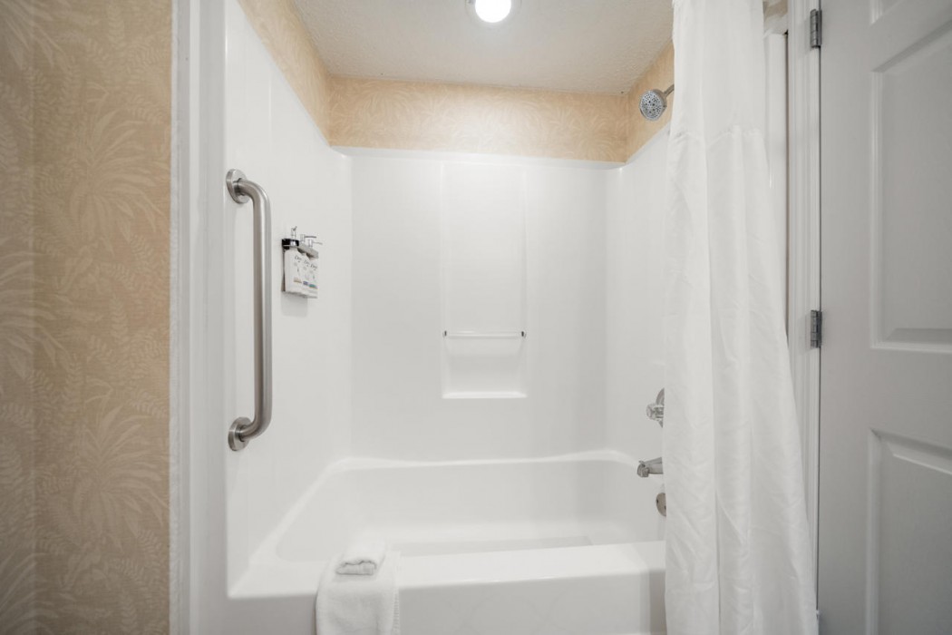 Holiday Inn & Suites Clearwater Beach S-harbourside 17/130