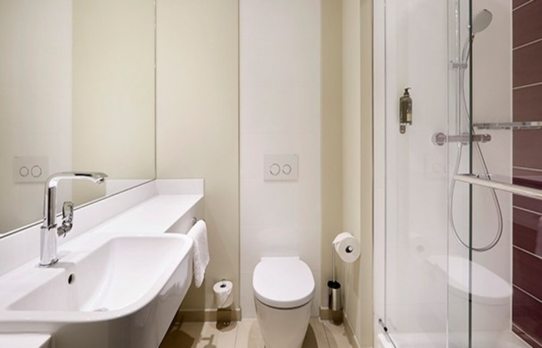 Premier Inn Hamburg St. Pauli 8/25