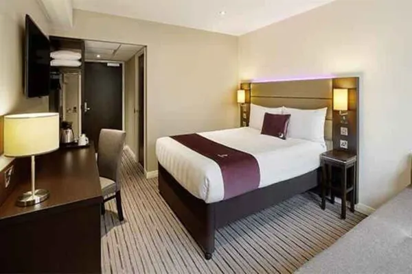 Premier Inn London Southwark (Southwark Station) 8/37