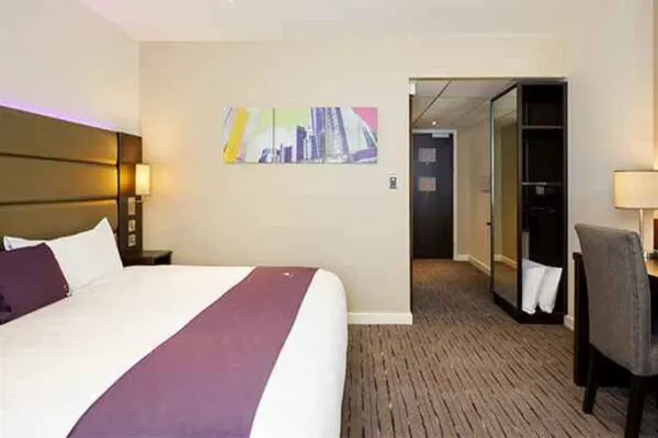Premier Inn London Southwark (Southwark Station) 9/37
