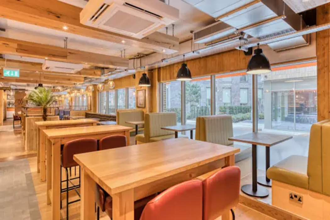 Premier Inn London Southwark (Southwark Station) 18/37