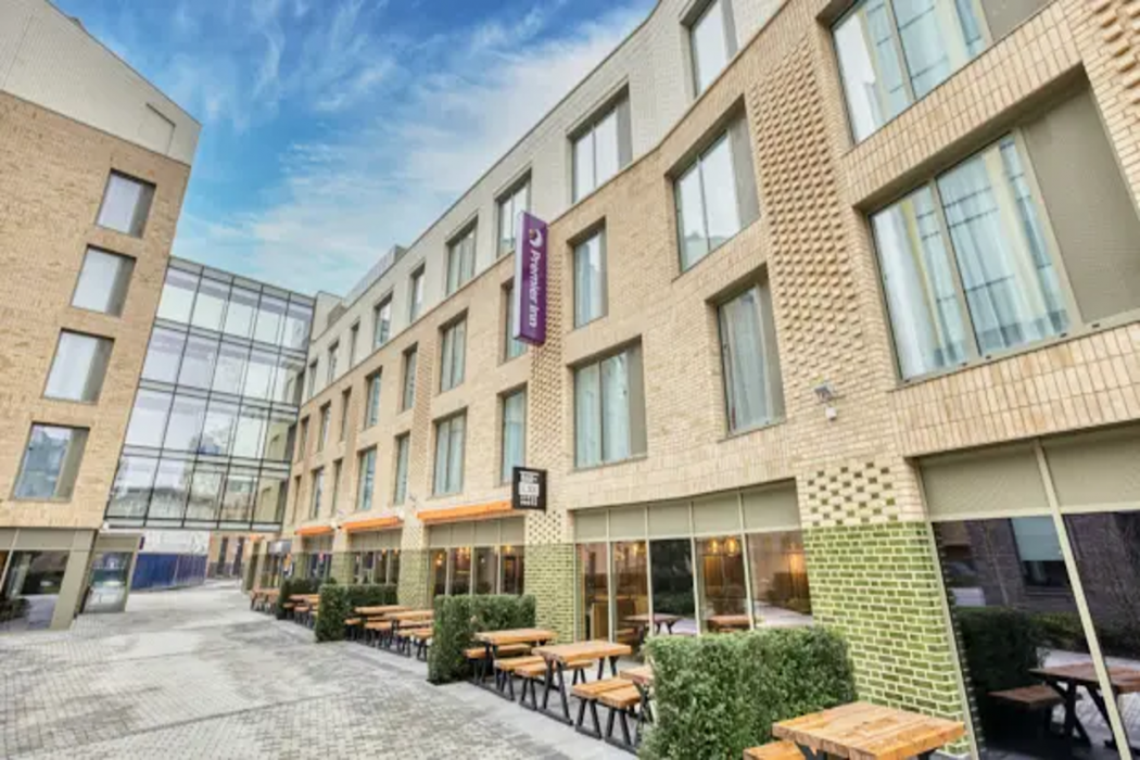 Premier Inn London Southwark (Southwark Station)